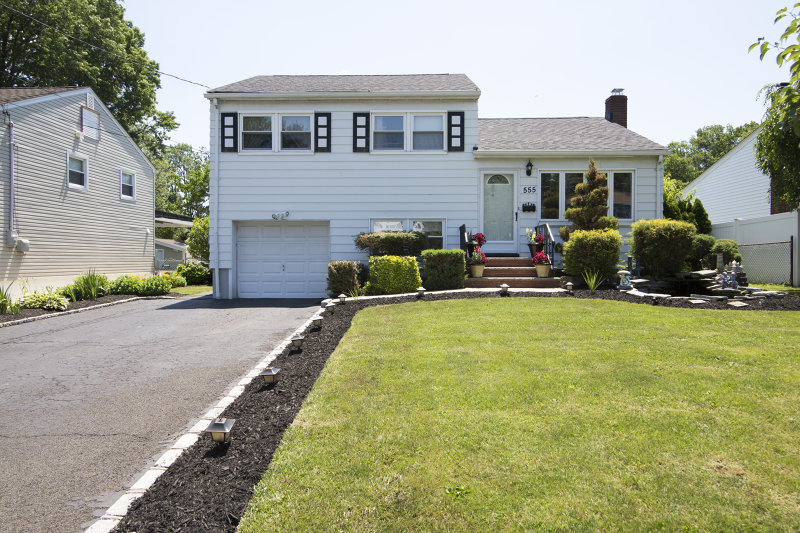 Property Photo:  555 Malcolm Rd  NJ 07083 