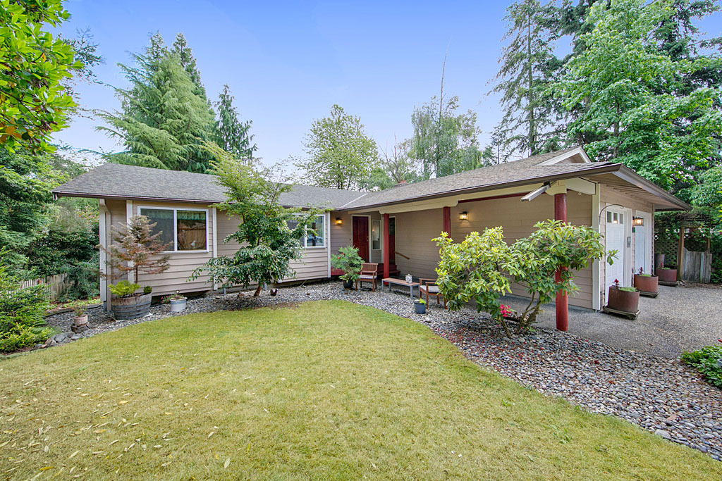 Property Photo:  5834 NE 196th St  WA 98028 