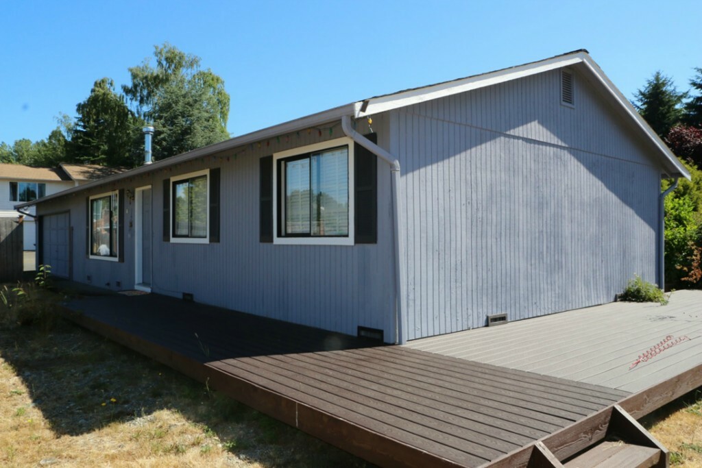 Property Photo:  22621 13th Place W  WA 98021 