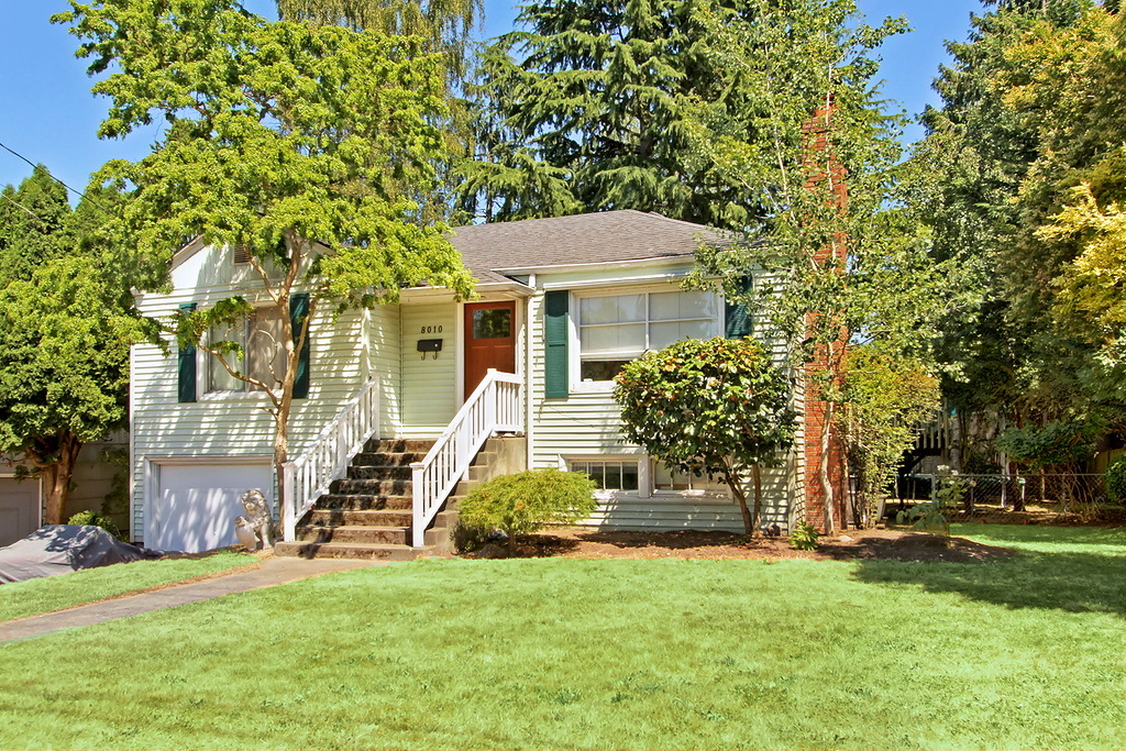 Property Photo:  8010 Ravenna Ave NE  WA 98115 