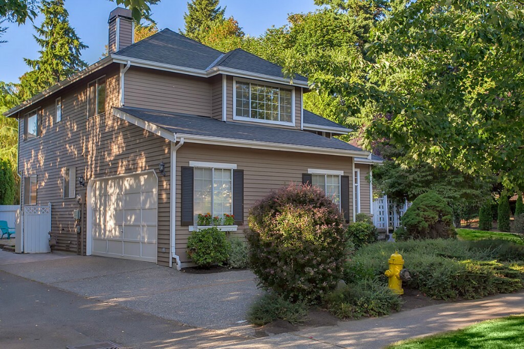 Property Photo:  12902 NE 100th St  WA 98033 