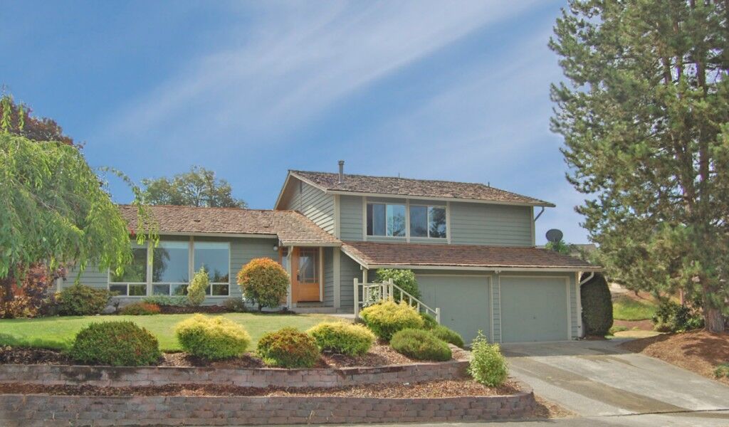 Property Photo:  603 S 29th Place  WA 98055