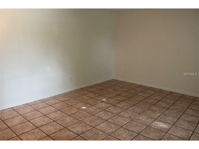 Property Photo: 916 Kirkcaldy Way FL 33594