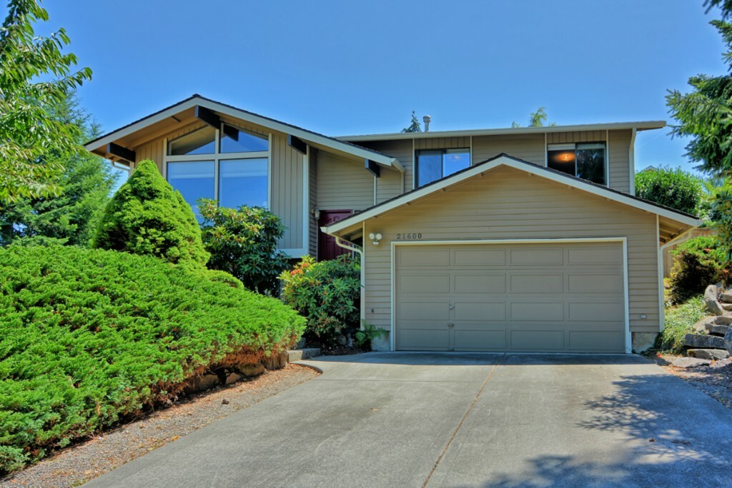 Property Photo:  21600 Poplar Wy  WA 98036 