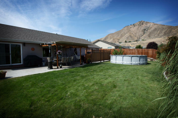 Property Photo: 1908 Grandview Lp WA 98801