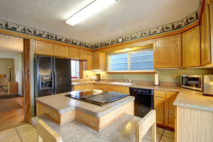 Property Photo: 8836 Garden Of Eden Rd WA 98284