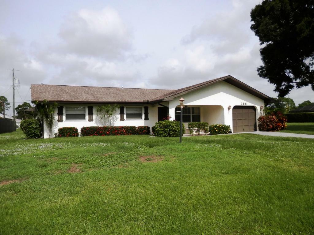 Property Photo:  185 SE Crosspoint Drive  FL 34983 