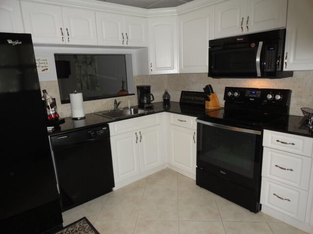 Property Photo:  3661 Via Poinciana 103  FL 33467 