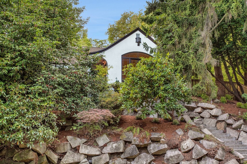 Property Photo:  1835 NE Ravenna Blvd  WA 98105 