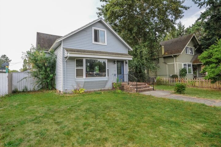 Property Photo:  533 C Street  WA 98230 
