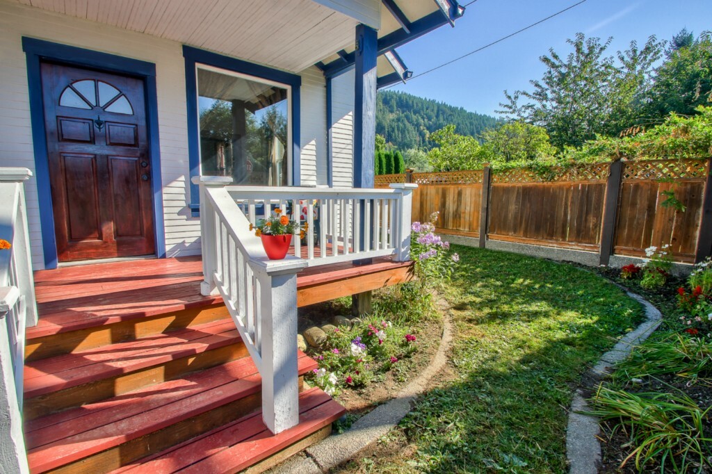 Property Photo: 23701 Lake Dr WA 98273