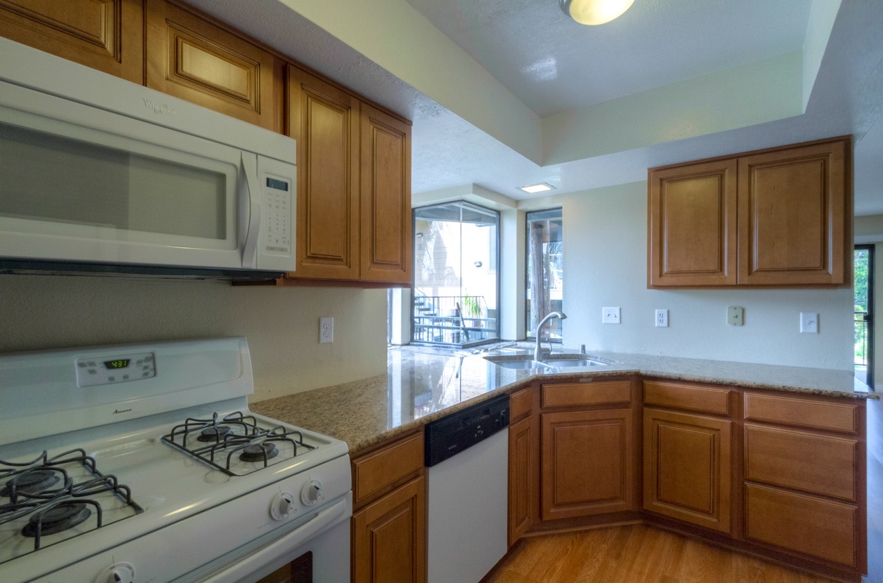 Property Photo: 4008 Layang Layang Cir #B CA 92008