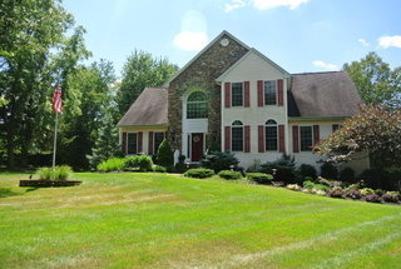 Property Photo:  1 Stacey Ct  NJ 07871 