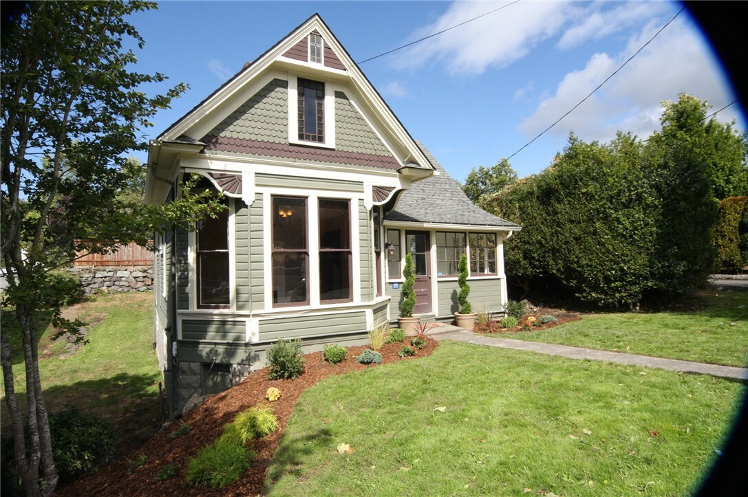 Property Photo:  1611 G St  WA 98225 