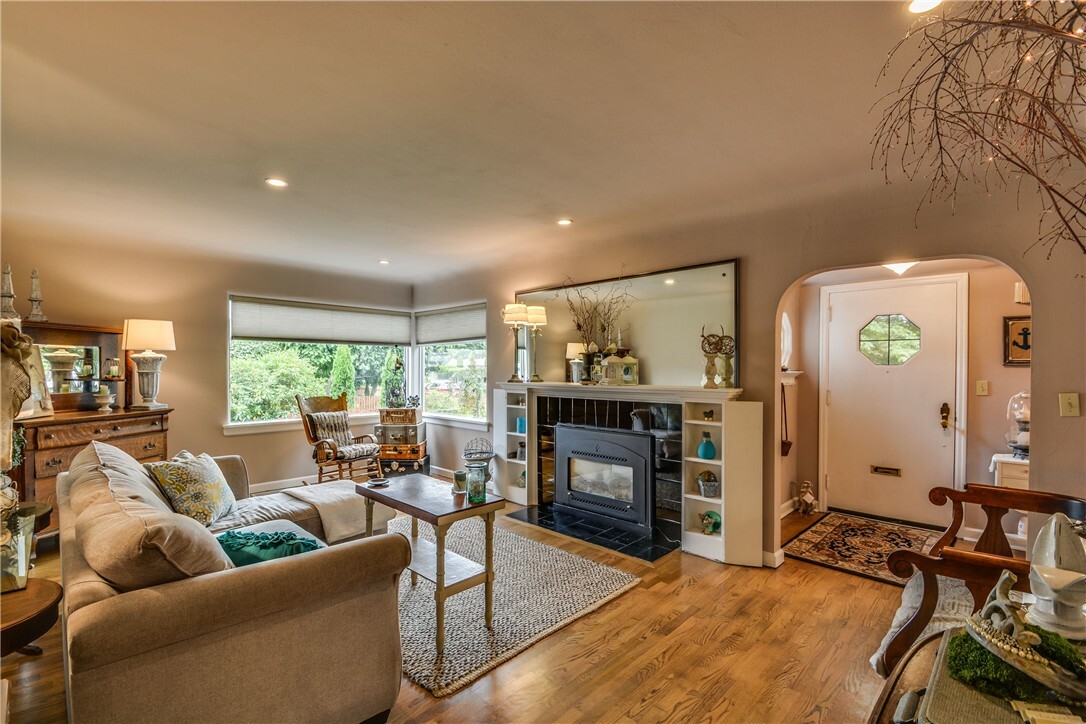 Property Photo: 1324 S 12th St WA 98274