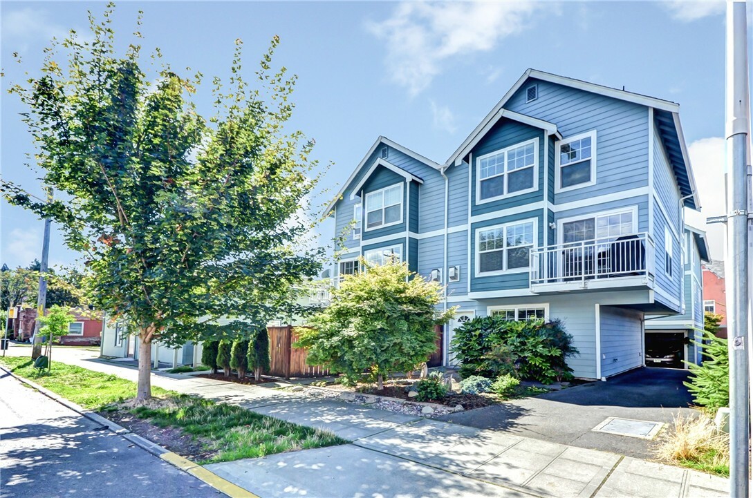 Property Photo:  7017 California Ave SW  WA 98136 