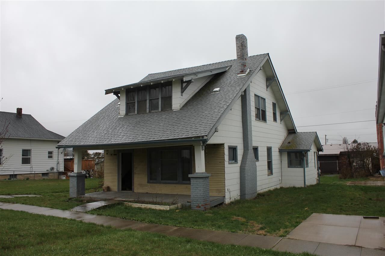 Property Photo: 103 S Broadway WA 99033