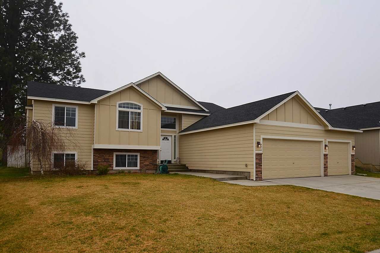 Property Photo: 716 E Bonnie Lynn Ln WA 99005