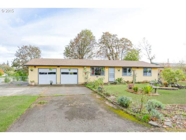 Property Photo:  130 Glacier St  OR 97045 