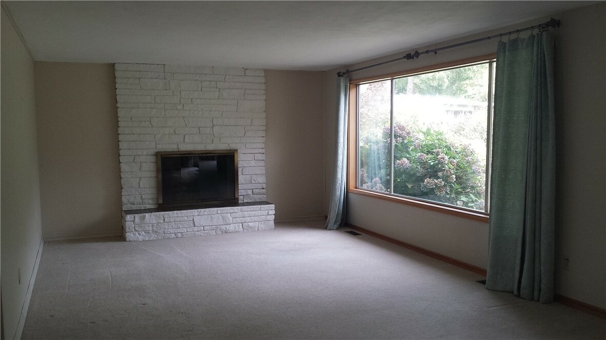 Property Photo:  2105 Woodcrest Dr SE  WA 98501 