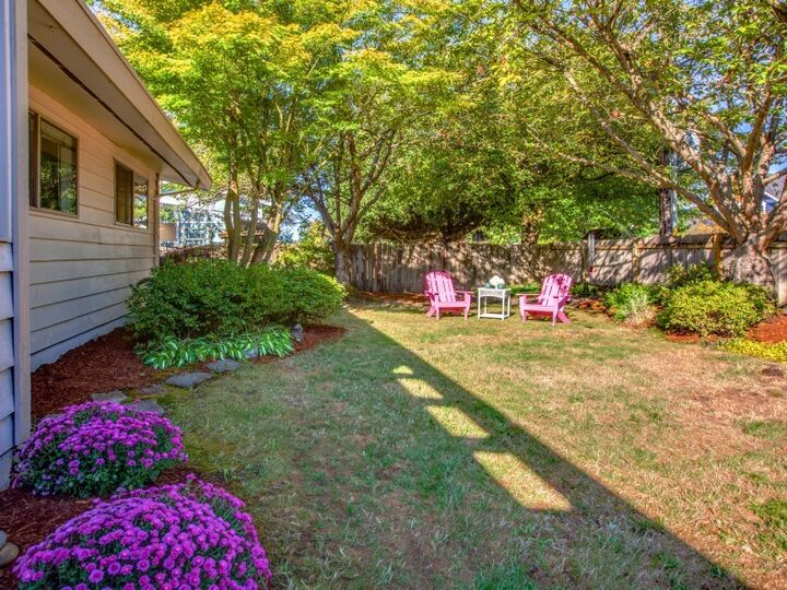 Property Photo:  12851 NE 95th St  WA 98033 