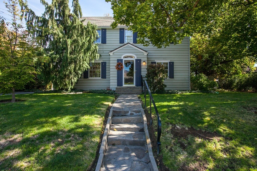 Property Photo: 731 Okanogan Ave WA 98801