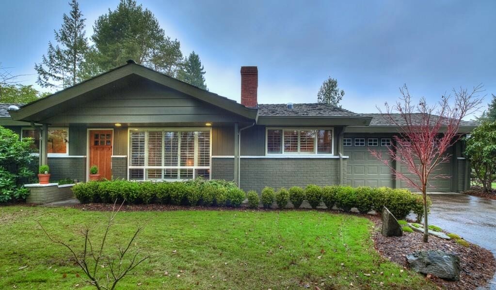 Property Photo:  2831 Hunts Point Rd  WA 98004 