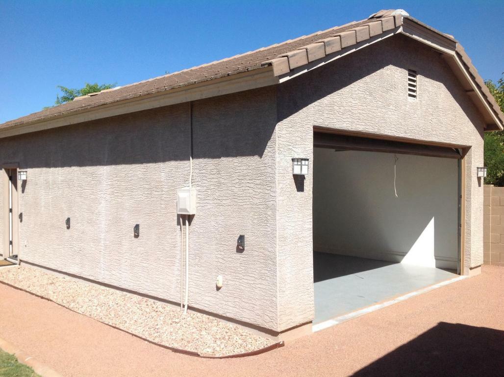 Property Photo: 12 E Paso Fino Way AZ 85143