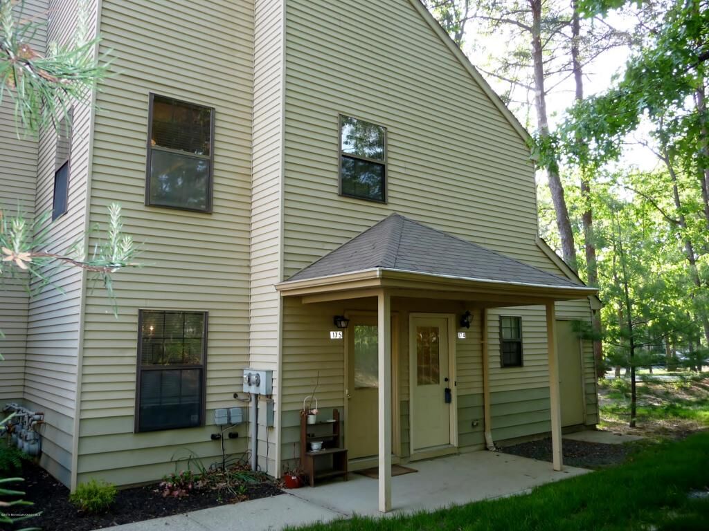 Property Photo:  174 Lilac Court  NJ 08527 