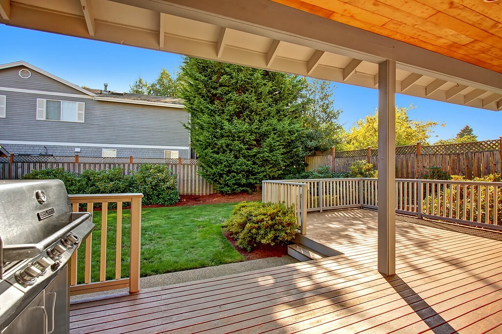 Property Photo: 9022 218th St SW WA 98026