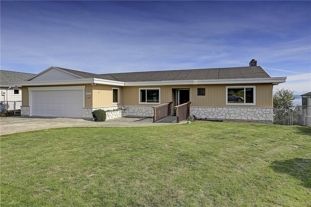 Property Photo: 1473 Crestview Dr WA 98282