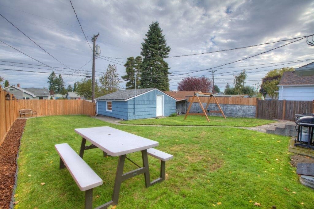 Property Photo: 825 E 57th St WA 98404
