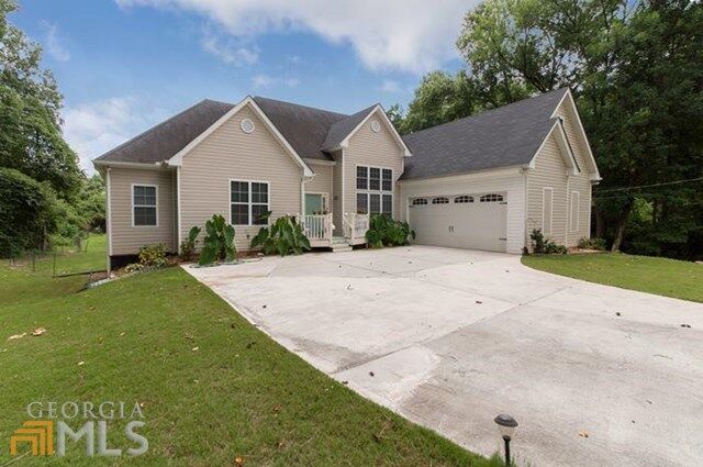 Property Photo: 2844 Valley Heart Dr 10 GA 30318