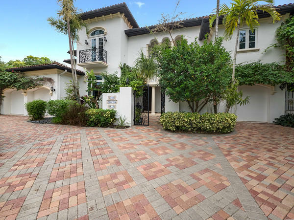 Property Photo: 760 Coquina Way FL 33432