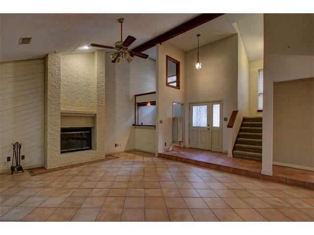 Property Photo: 6904 Hideaway Hollow TX 78750
