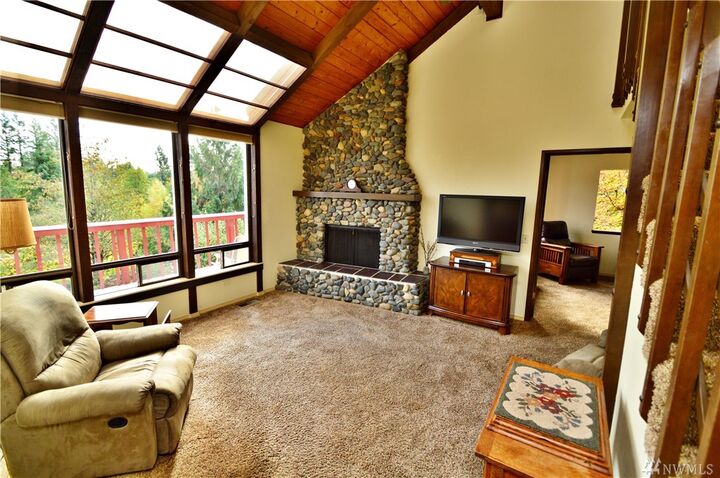 Property Photo: 4925 Foster Ave SE WA 98092