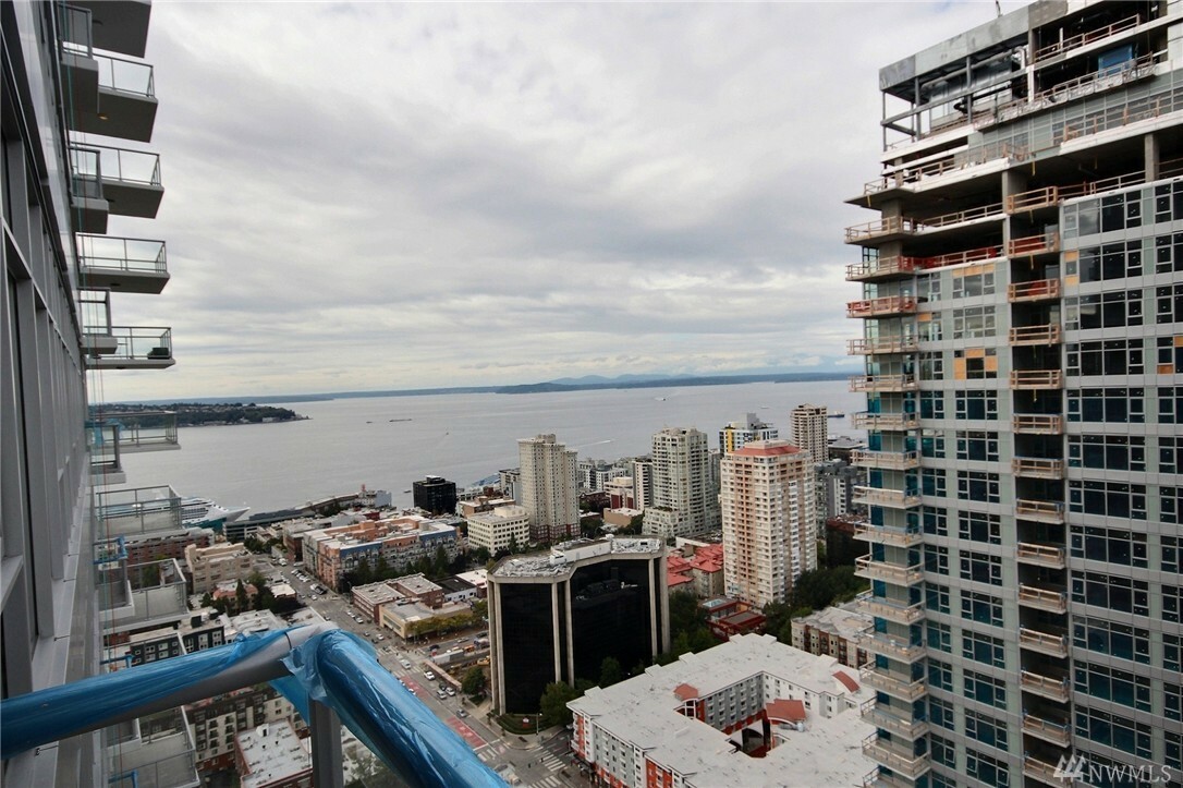 Property Photo:  588 Bell St 3301  WA 98121 