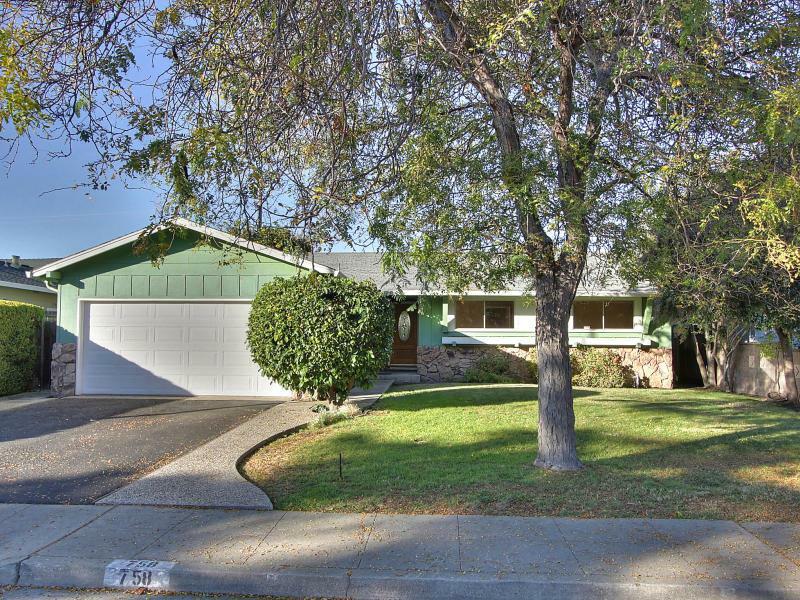 Property Photo:  758 San Lucas Avenue  CA 94043 