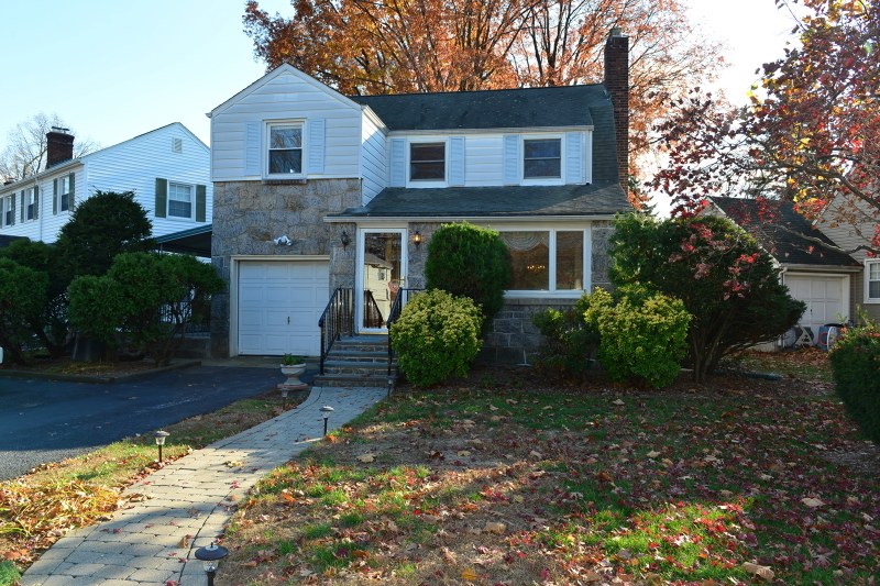 Property Photo:  128 Elmwood Dr  NJ 07407 