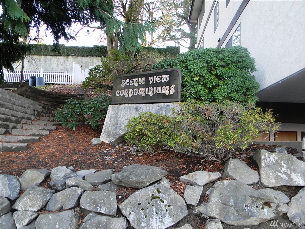 Property Photo: 317 Kennebeck Avenue S 302 WA 98030
