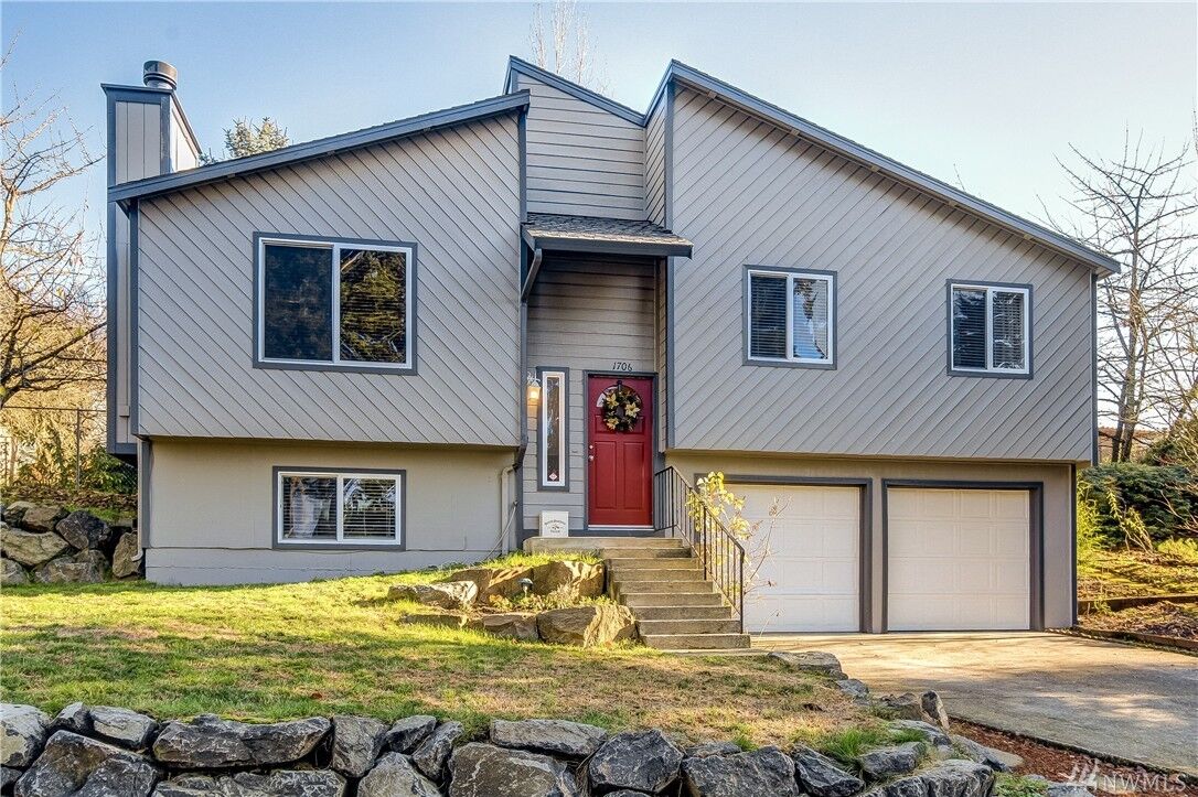 Property Photo:  1706  Monterey Avenue NE  WA 98056 