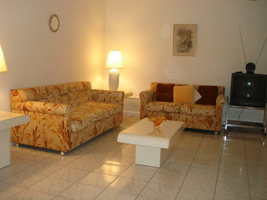 Property Photo: 2219 Polk Street 4A FL 33020
