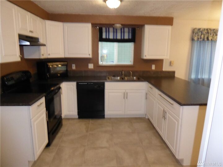 Property Photo:  2712 Valencia St  WA 98226 