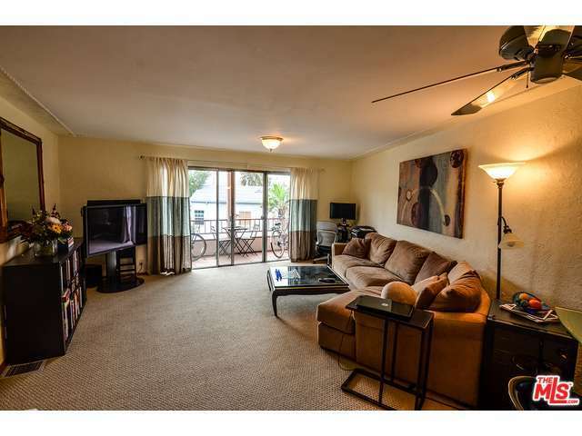 Property Photo: 2035 4th St 202C CA 90405