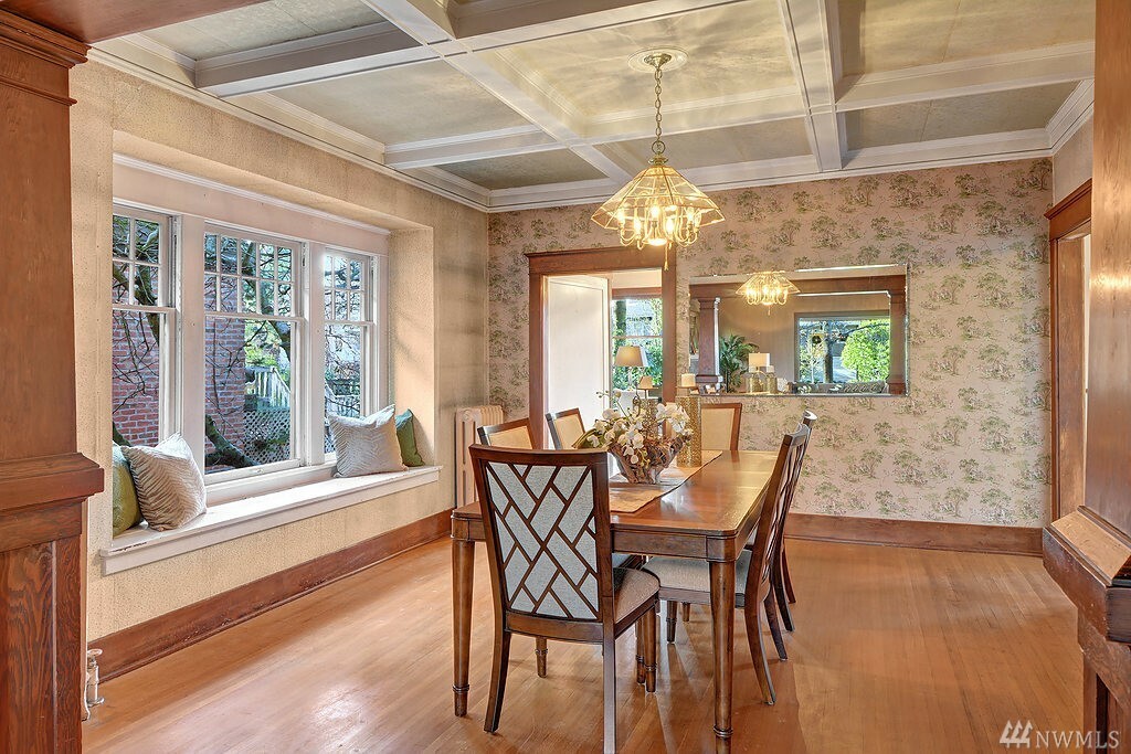 Property Photo: 2561 10th Ave W WA 98119