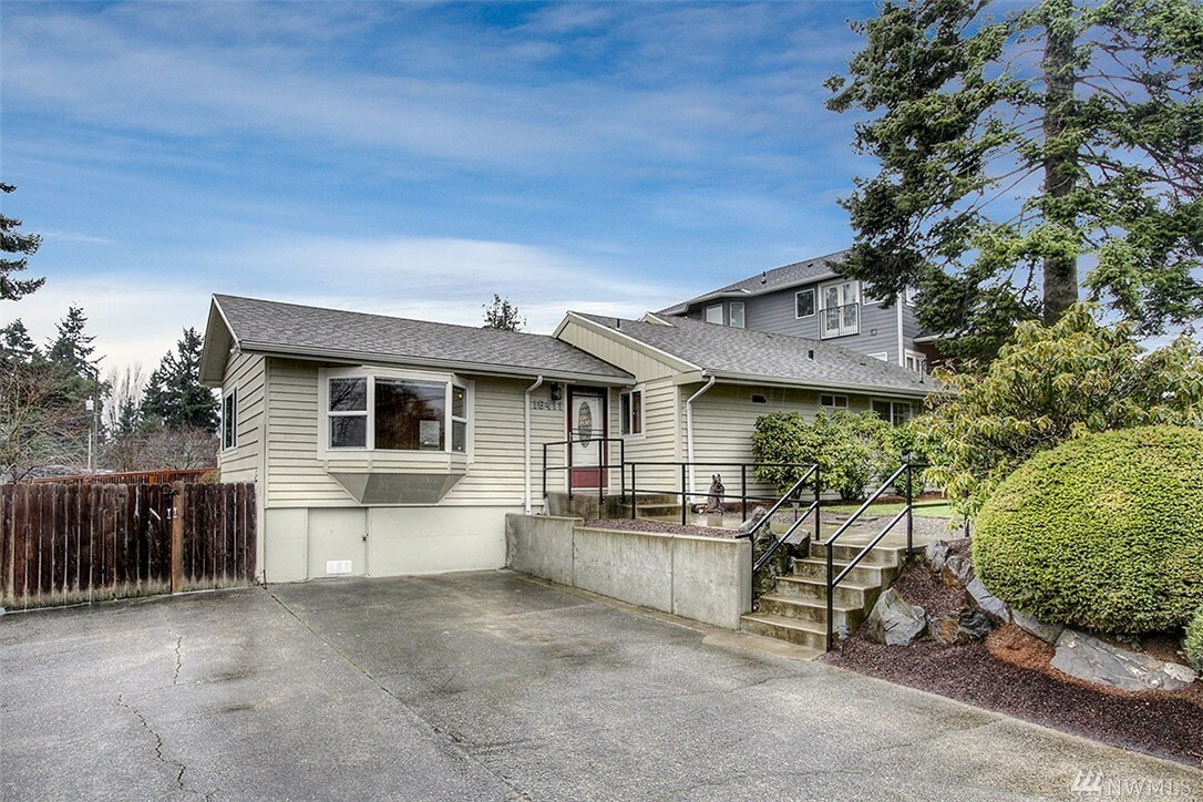 Property Photo:  16411 10th Ave SW  WA 98166 