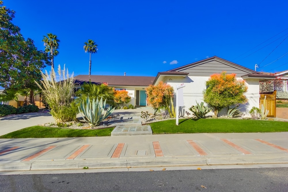 Property Photo: 6152 Capri Dr CA 92120