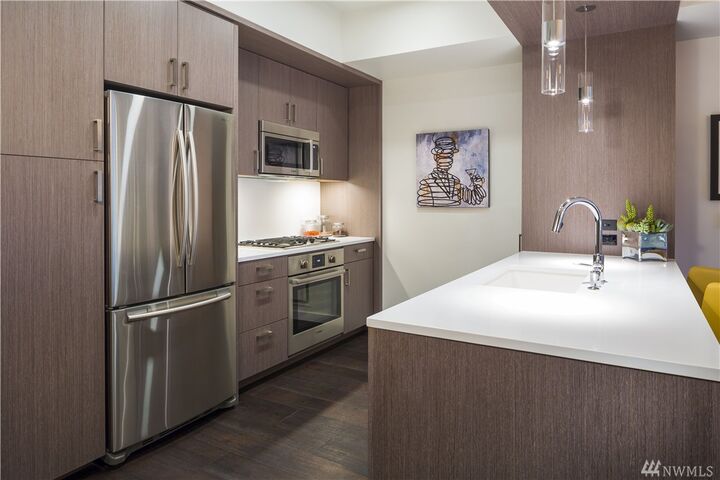 Property Photo: 1321 Seneca Street 1305 WA 98101