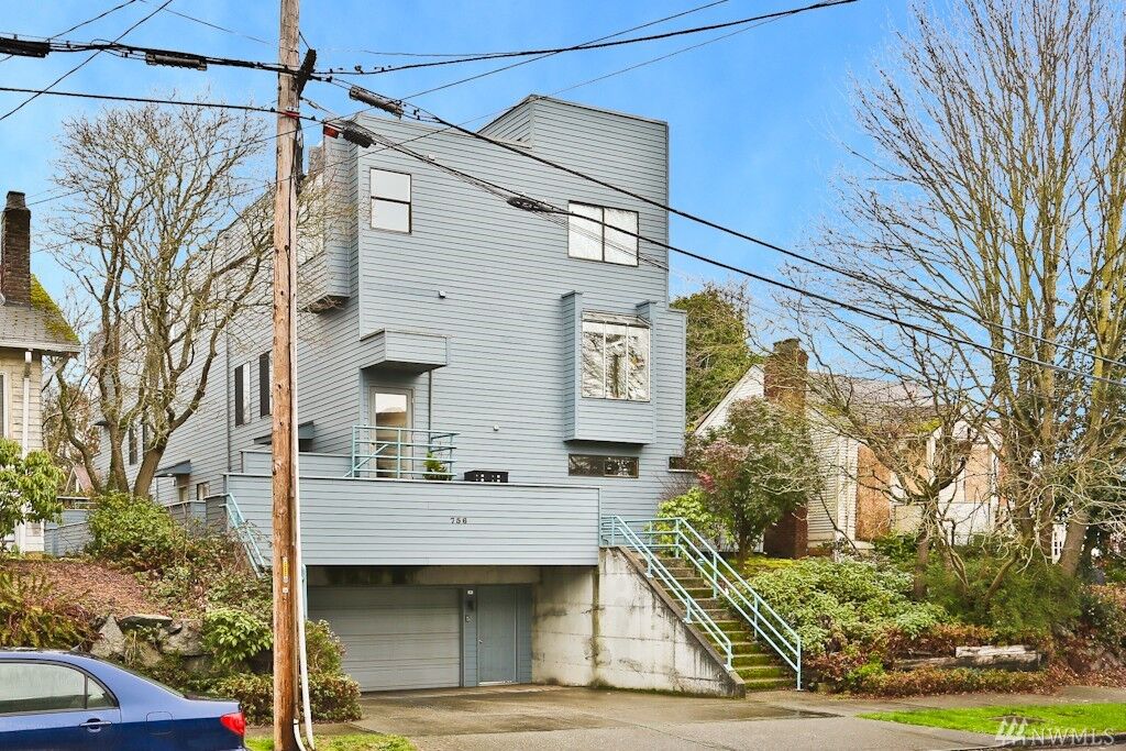 Property Photo: 756 N 72nd St 102 WA 98103