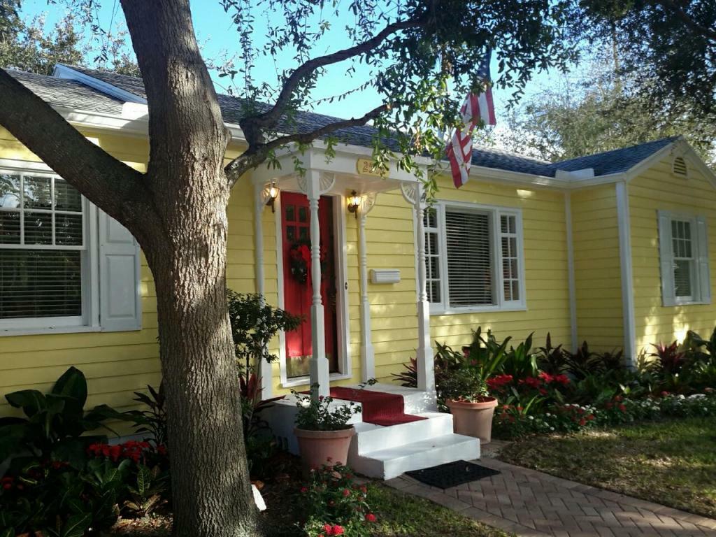 Property Photo:  2502 Georgia Avenue  FL 33401 